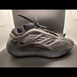 Yeezy 700 V3